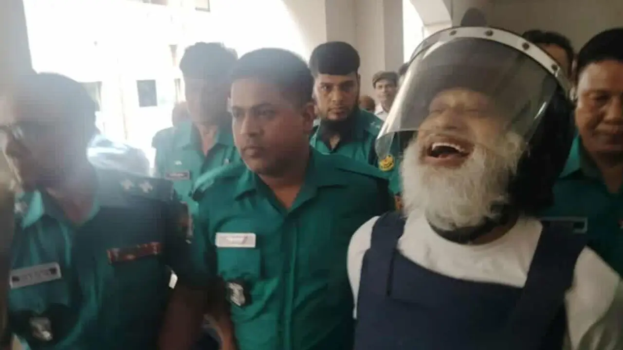 আদালতে পুলিশের সঙ্গে হাজী সেলিমের চিৎকার-চেঁচামেচি