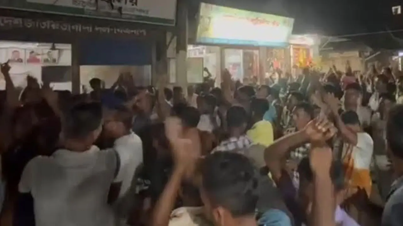 আবদুল হামিদ দেশত্যাগ করায় নিজ এলাকায় বিক্ষোভ