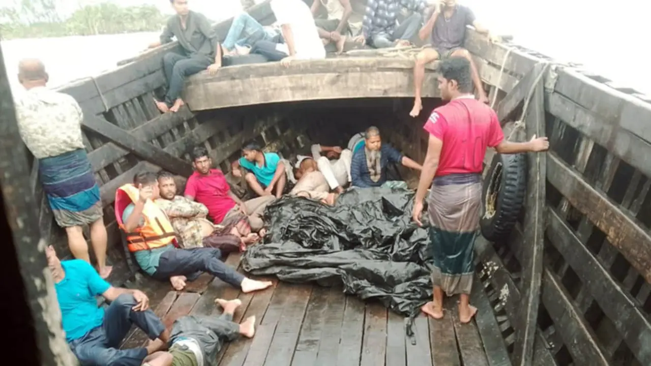 মেঘনা নদীতে ৩৯ যাত্রী নিয়ে ট্রলার ডুবি