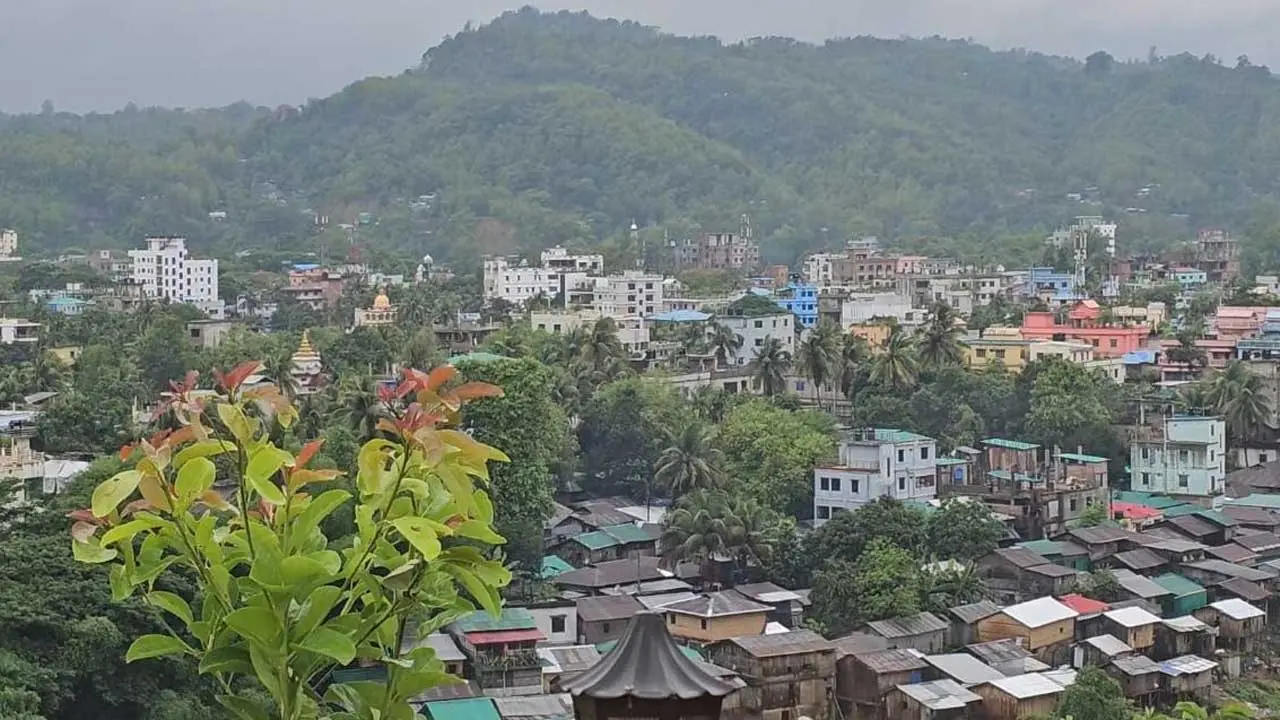 ৭ বিভাগে অতিভারী বৃষ্টির আভাস, ভূমিধসের শঙ্কা