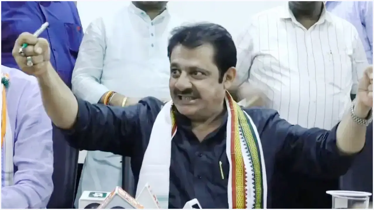শরীরে আত্মঘাতী বোমা বেঁধে পাকিস্তানে যেতে চান ভারতীয় মন্ত্রী