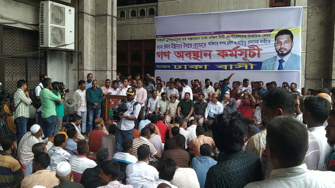 নগরভবন ছাড়লেন বিক্ষোভকারীরা, শনিবার ফের অবস্থান কর্মসূচি