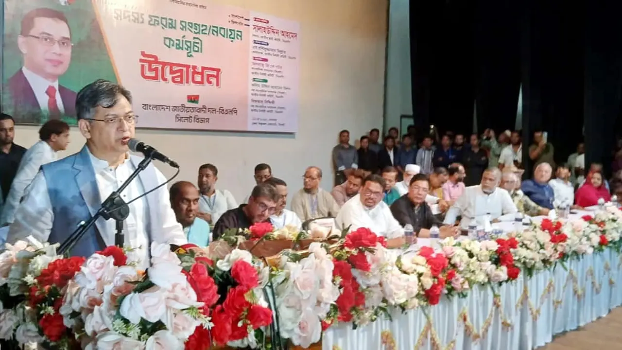 ইশরাককে দ্রুত শপথ না পড়ালে বৃহত্তর আন্দোলনের হুঁশিয়ারি সালাহউদ্দিনের
