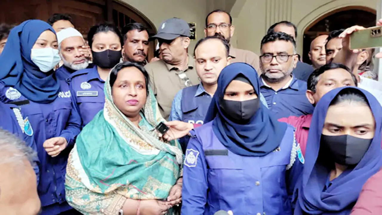 আরও ২ মামলায় গ্রেপ্তার দেখানো হলো আইভীকে