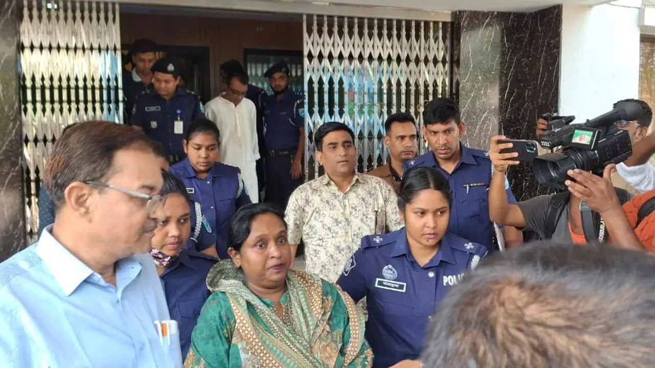 হত্যা মামলায় গ্রেপ্তার দেখিয়ে কারাগারে পাঠানো হলো আইভীকে