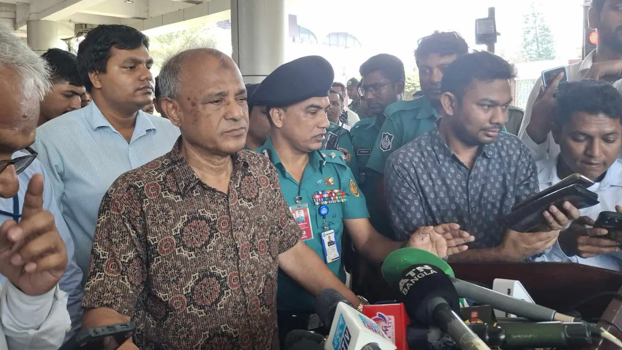 শেখ হাসিনাকে ফেরাতে ইন্টারপোলের মাধ্যমে চেষ্টা করা হচ্ছে