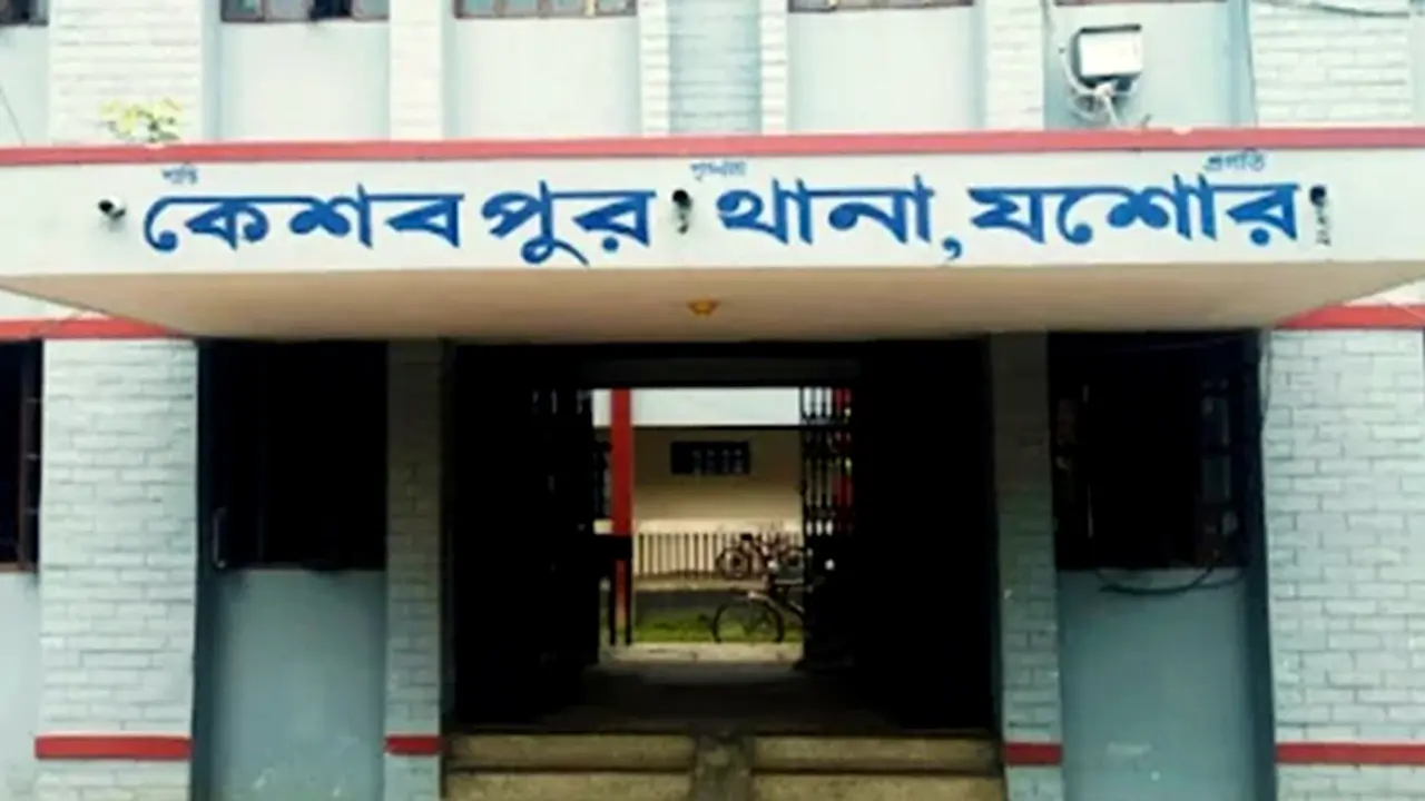 ধানের গোলায় ককটেল, বিস্ফোরণে আহত নারী