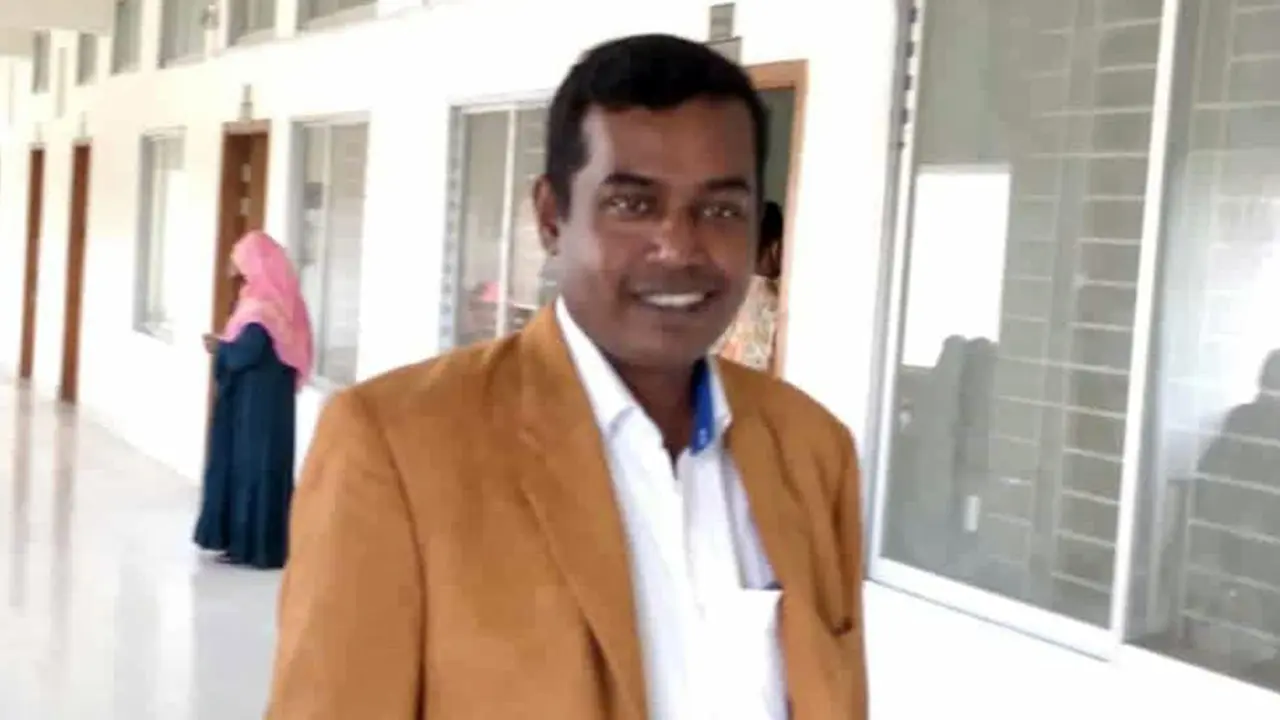 বিএনপি নেতার বাড়ি থেকে যুবলীগ নেতা গ্রেপ্তার