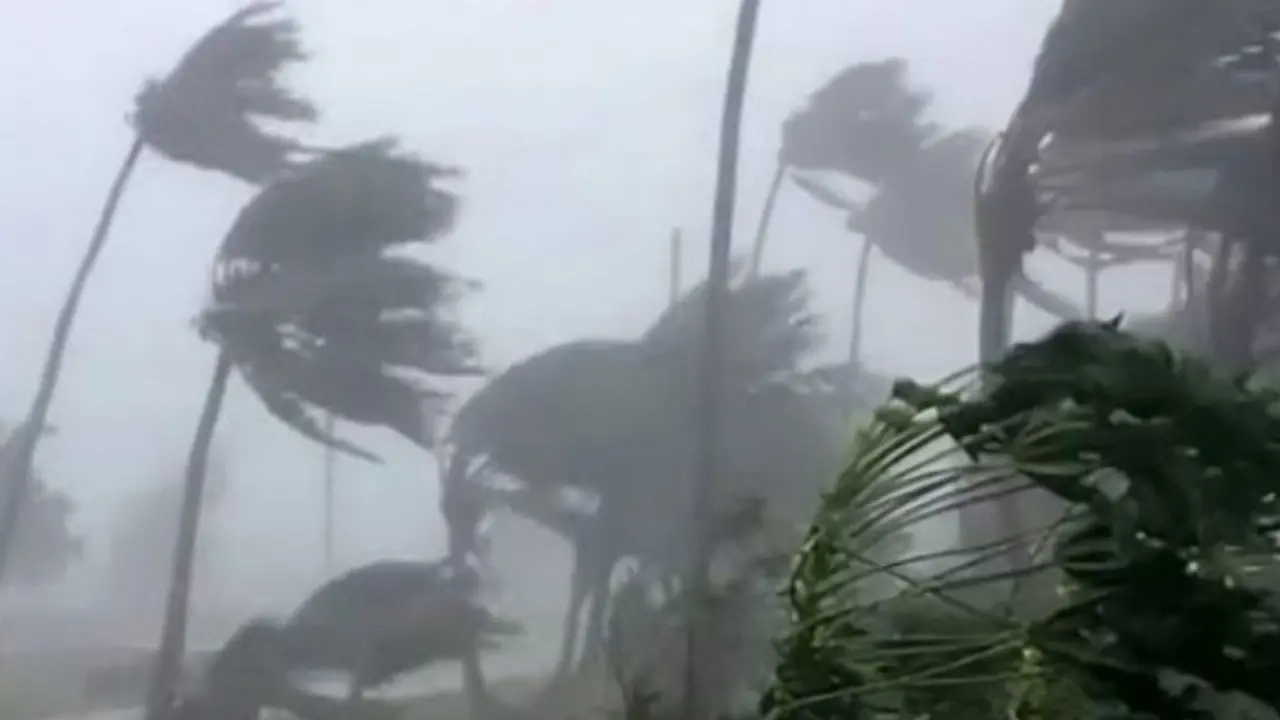 সকালের মধ্যে ঢাকাসহ ১৮ জেলায় ঝড়ের আশঙ্কা