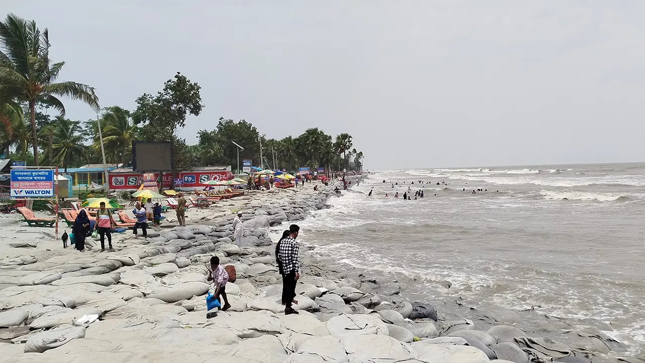 টানা ৪ দিন পর উপকূলে ফিরেছে আশার আলো