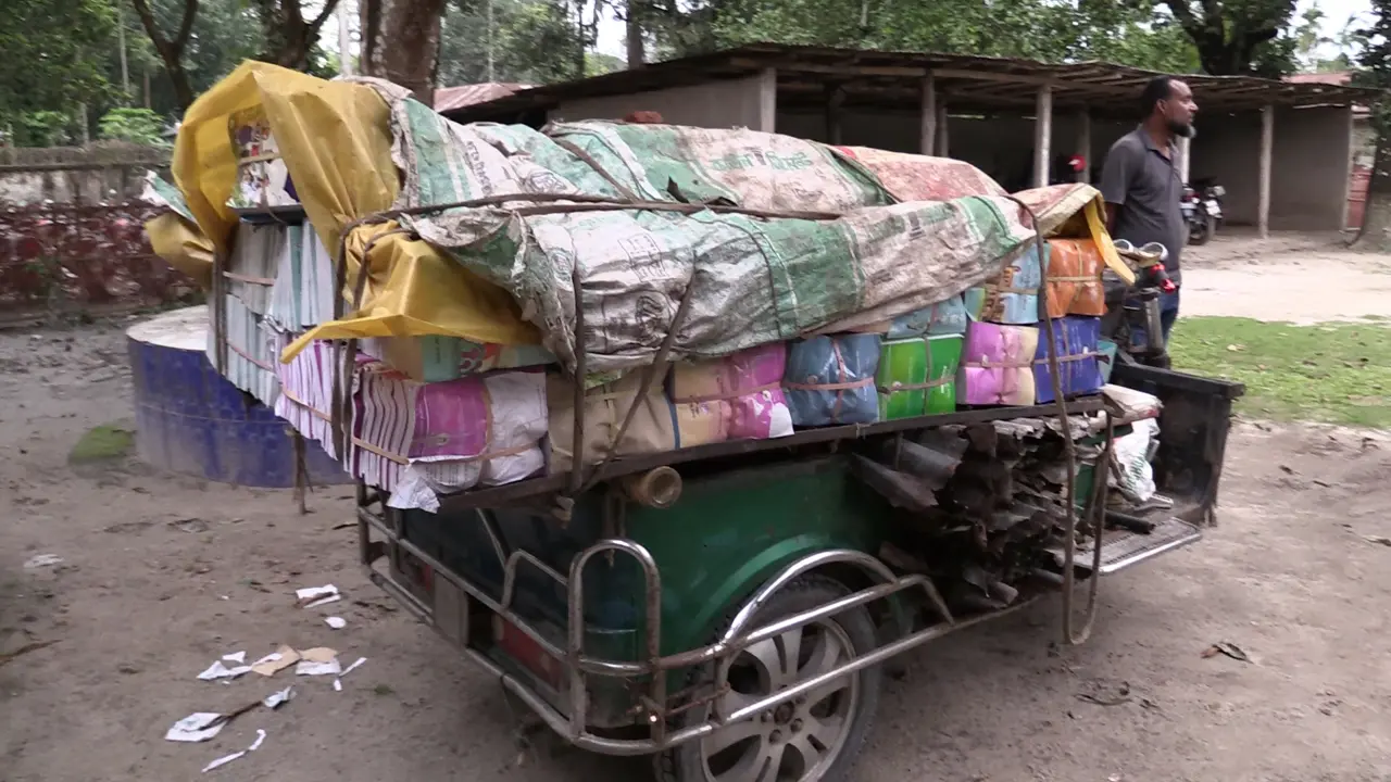 বিক্রির জন্য আনা সাড়ে ১২ মণ বই উদ্ধার, শিক্ষা অফিসের ২ জনকে শোকজ
