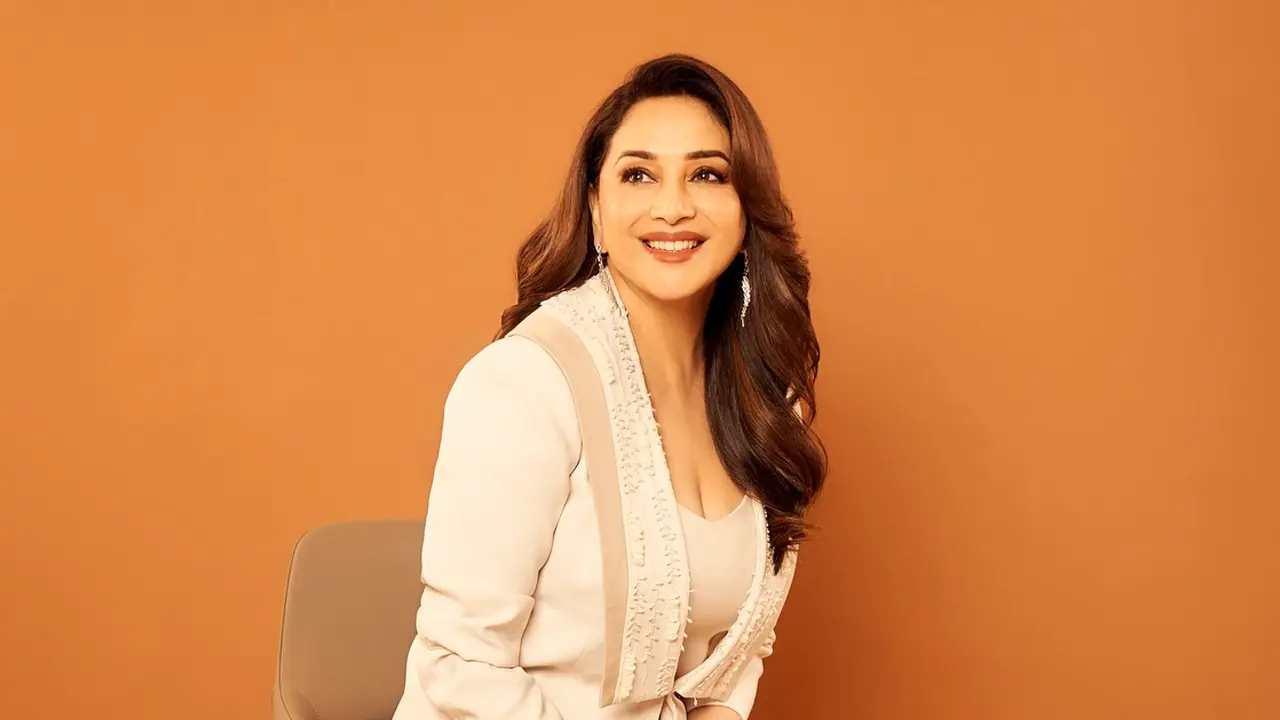 ছেলেদের প্রশ্নে হতবাক মাধুরী