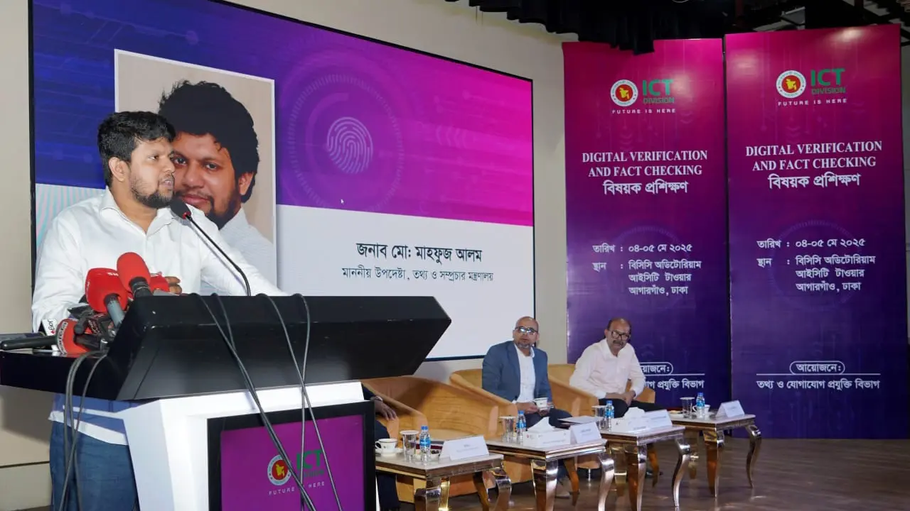একটি মহল পরিকল্পিতভাবে গুজব ও অপতথ্য প্রচার করছে : তথ্য উপদেষ্টা