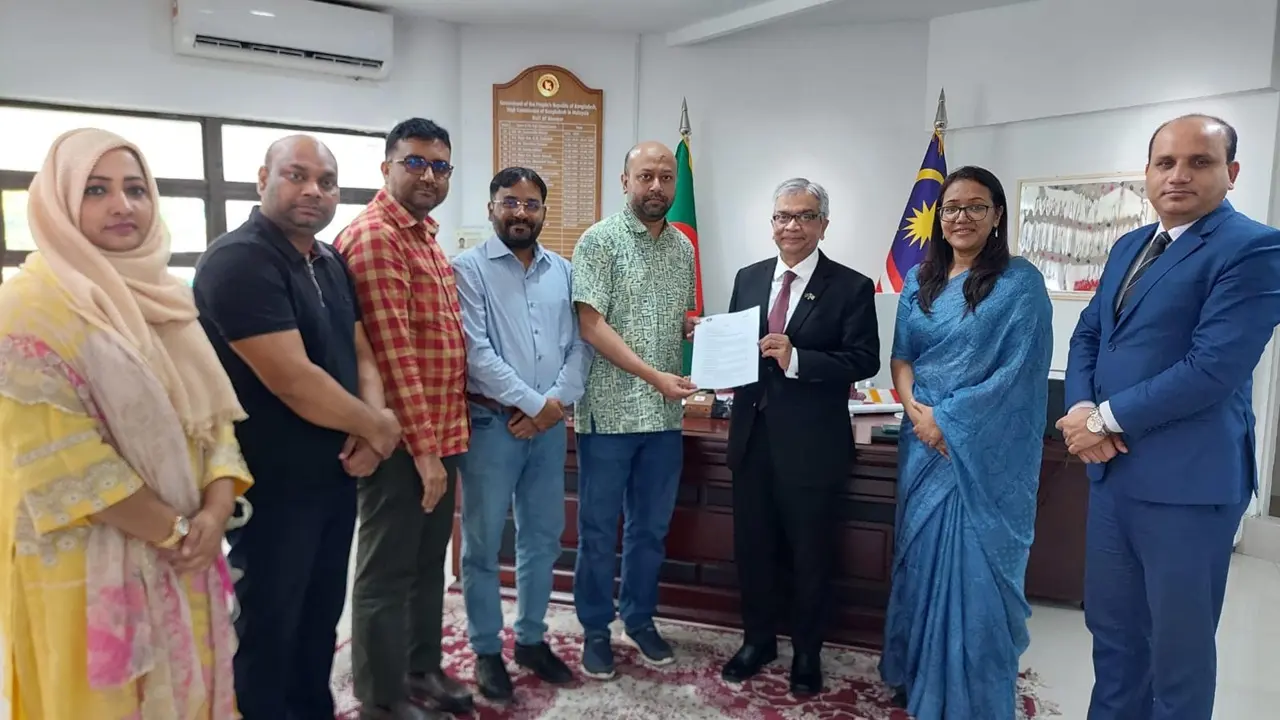 মালয়েশিয়া প্রবাসীদের সমস্যা নিয়ে দূতাবাসে এবি পার্টির স্মারকলিপি