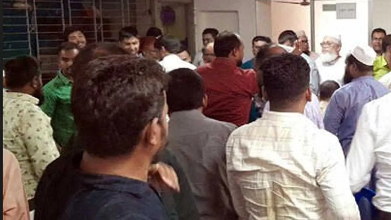 মহার্ঘভাতা দেওয়াসহ বিভিন্ন দাবিতে সচিবালয়ে মৌন প্রতিবাদ সমাবেশ