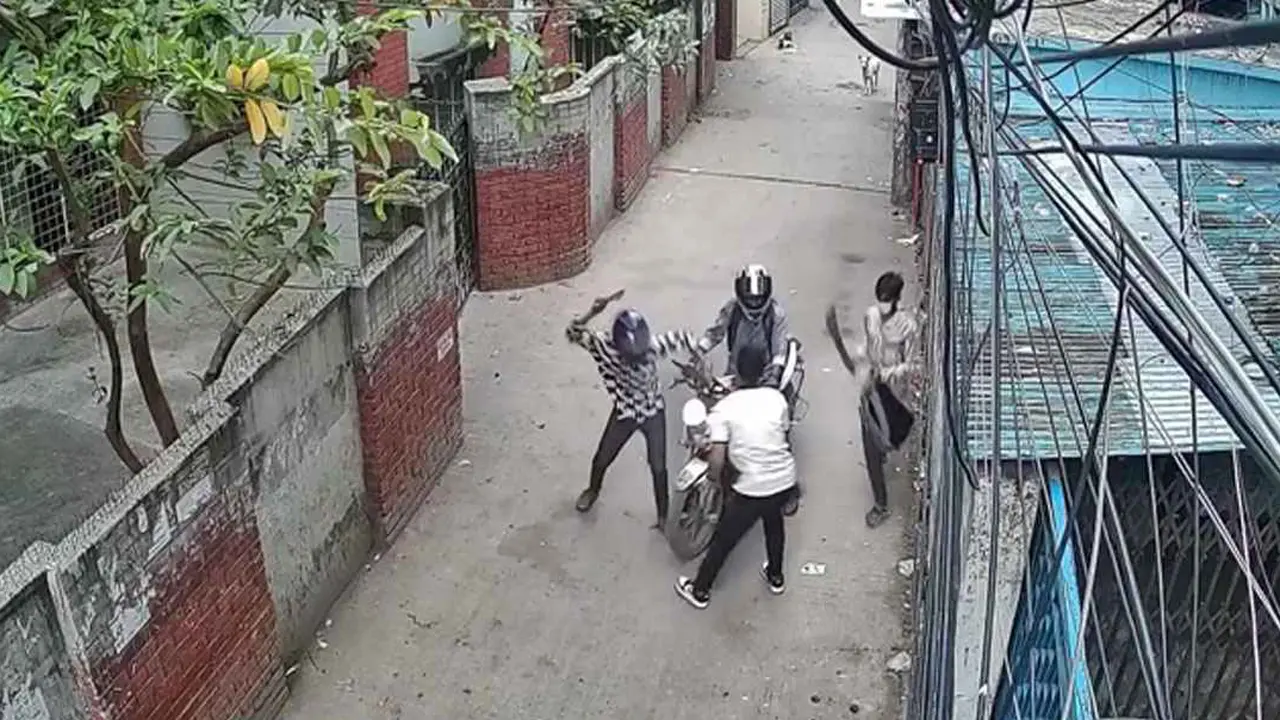 দিন-দুপুরে মগবাজারে দুর্ধর্ষ ছিনতাইয়ের ঘটনায় মামলা
