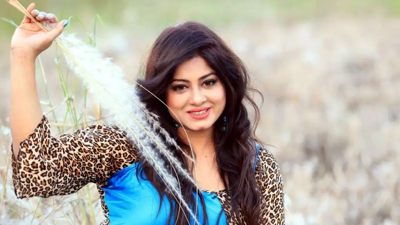 কখনো মৌসুমী ছিলেন, ভুলে যেতে চান অভিনেত্রী