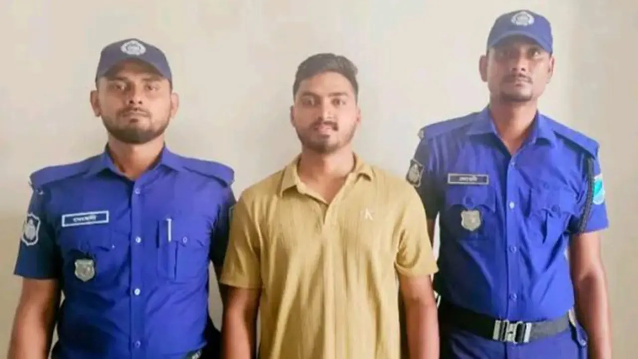 লঞ্চে তরুণীদের মারধর : দুই দিনের রিমান্ডে সেই যুবক
