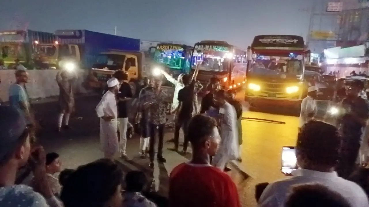 দুই ঘণ্টা পর ঢাকা-চট্টগ্রাম মহাসড়কে যান চলাচল স্বাভাবিক