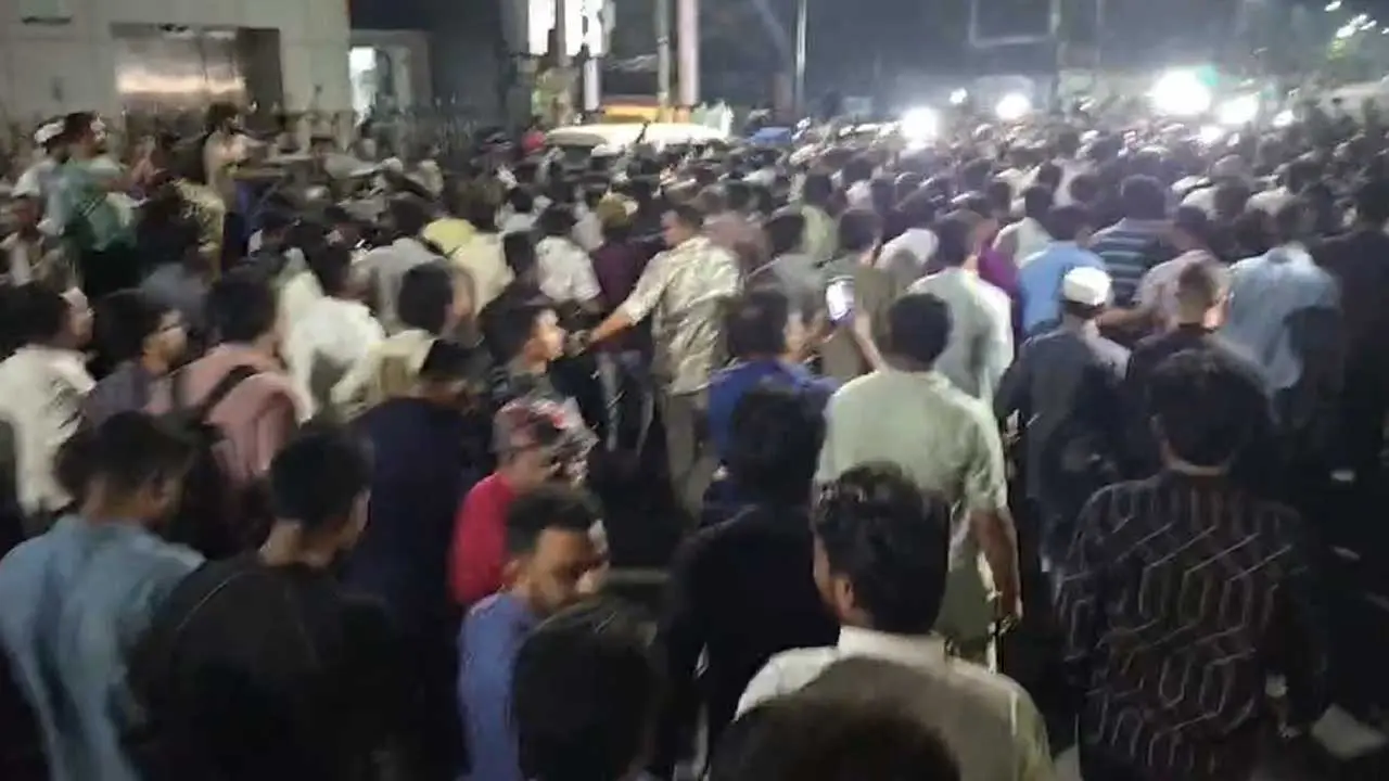 হাসনাত আব্দুল্লাহর গাড়িতে হামলার প্রতিবাদে এনসিপির বিক্ষোভ