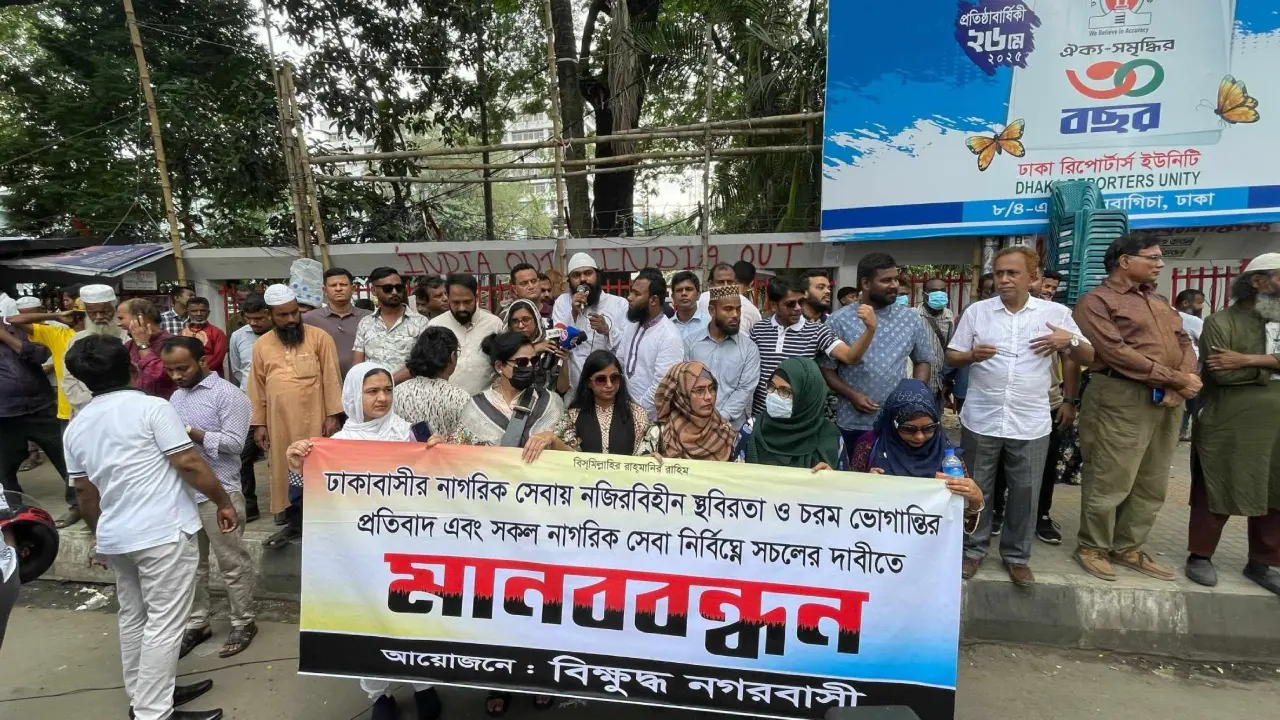 নগর ভবনের তালা খুলে দিয়ে নাগরিক সেবা চালুর দাবি