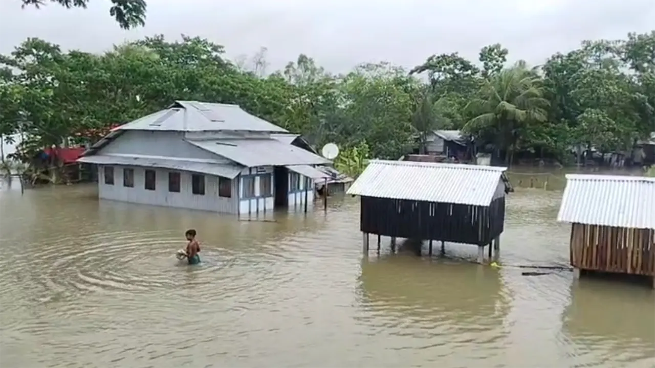 নিম্নচাপের প্রভাবে পটুয়াখালীতে পানিবন্দি ৪ শতাধিক পরিবার