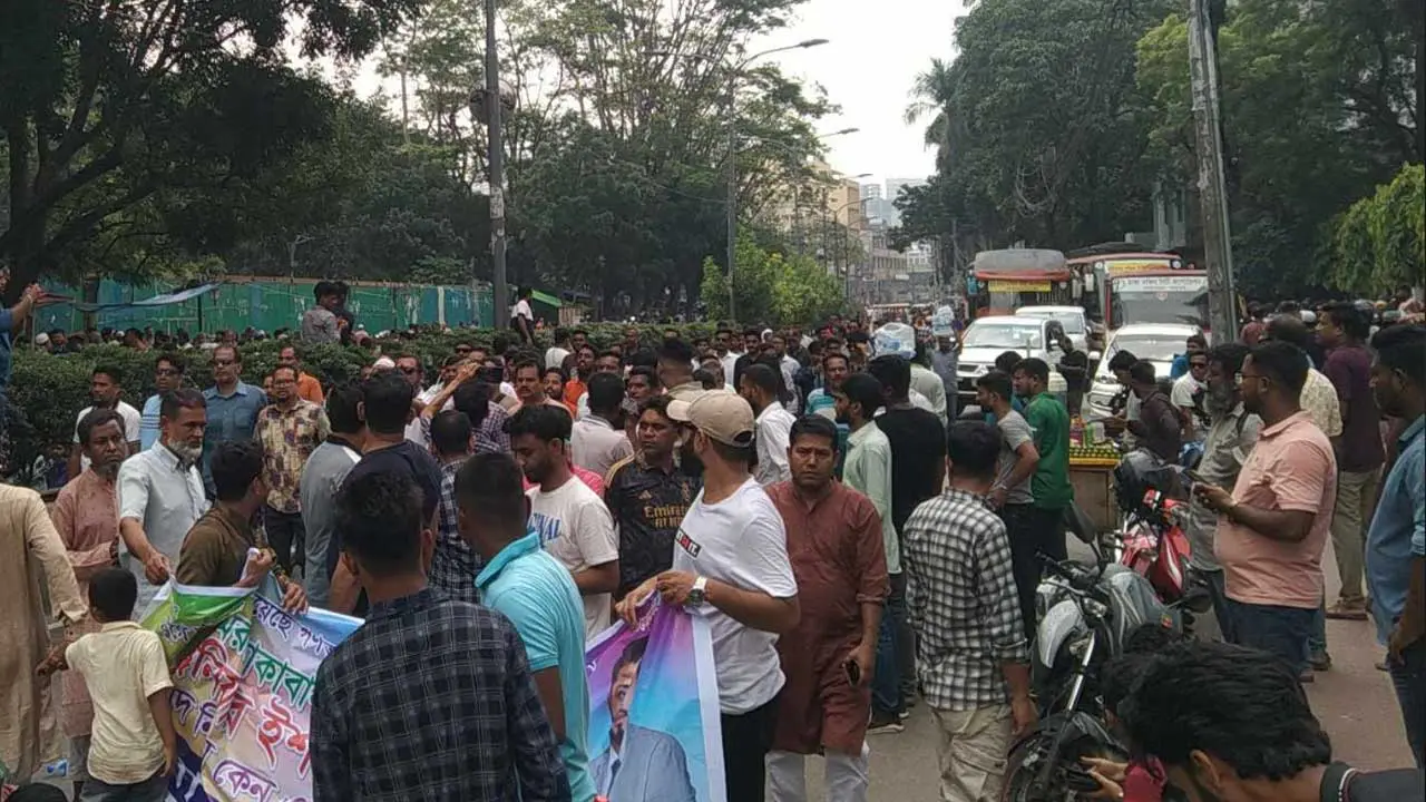 আজও ঢাকার দুই স্থানে সড়ক অবরোধ, ভোগান্তিতে যাত্রীরা