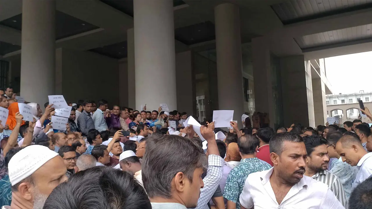 সচিবালয়ে মঙ্গলবারও বিক্ষোভ করবেন কর্মকর্তা-কর্মচারীরা