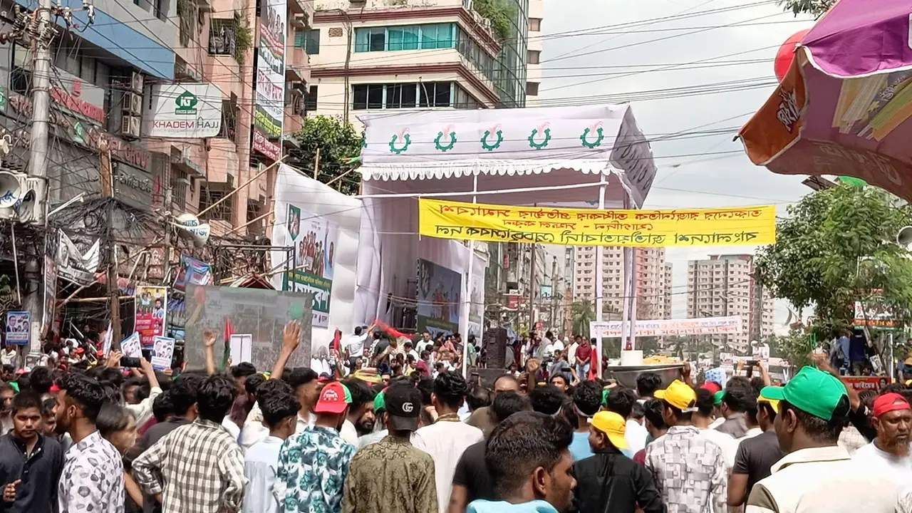 এখনও শুরু হয়নি তারুণ্যের সমাবেশ, গানে গানে উজ্জীবিত নেতাকর্মীরা