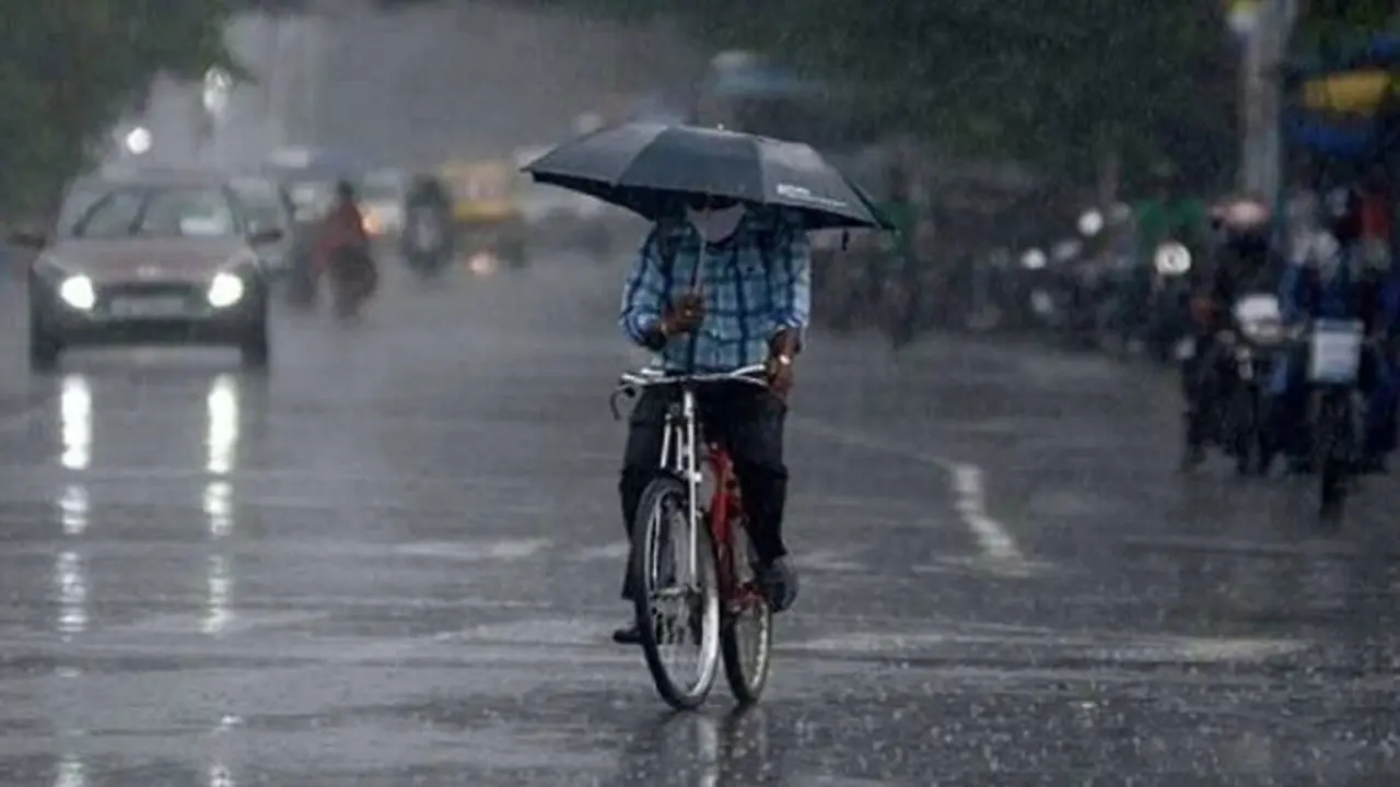 ঢাকায় বজ্রসহ বৃষ্টির আভাস, ৪ ডিগ্রি কমেছে দিনের তাপমাত্রা