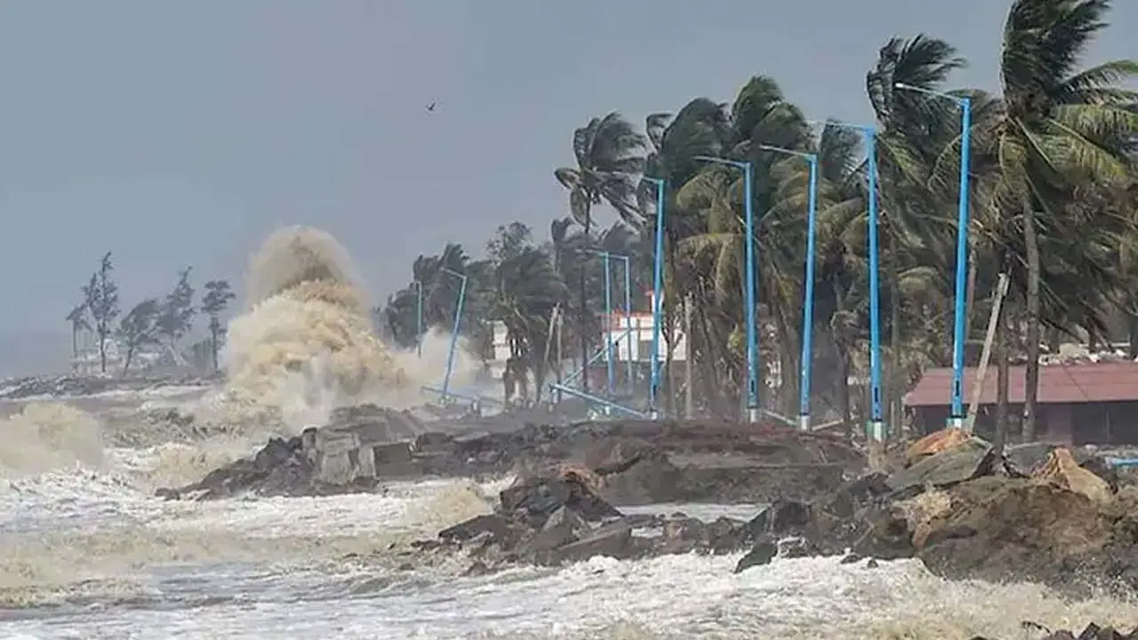 সন্ধ্যার মধ্যে আট অঞ্চলে ঝড়ের আভাস