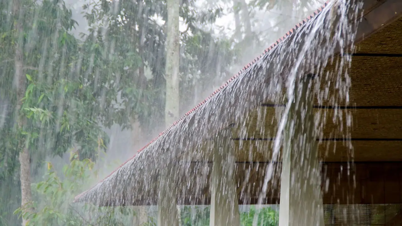 দুপুরের মধ্যে ১৮ অঞ্চলে ঝড়ের আভাস