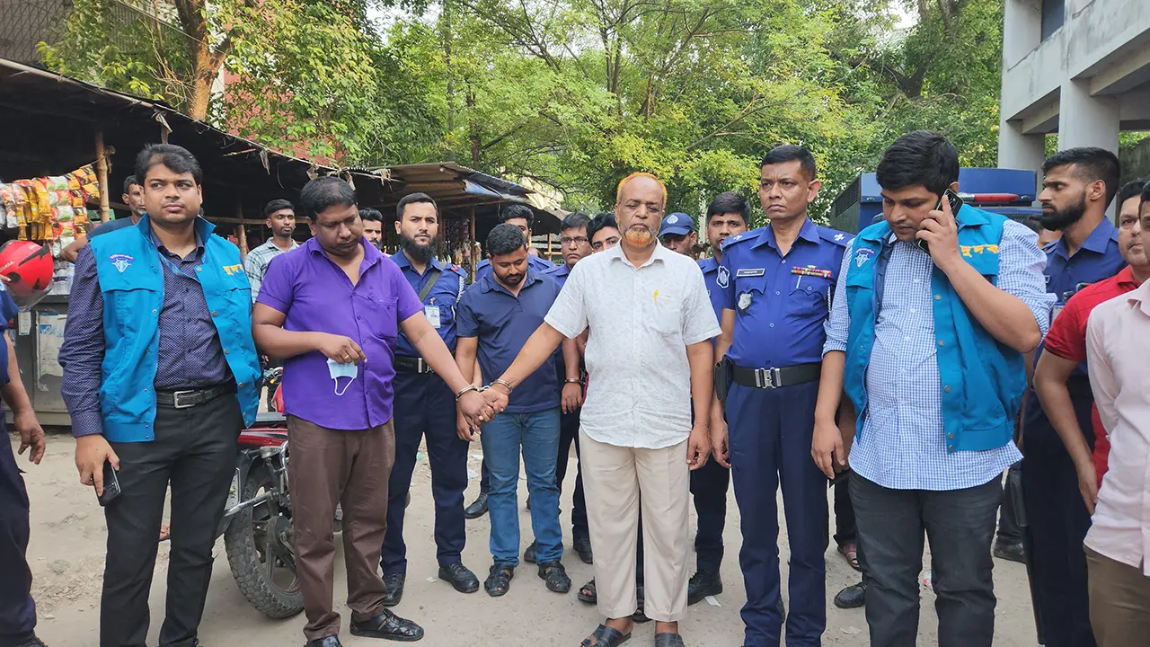 রাজবাড়ী বিআরটিএ অফিসের মধ্যে দালালদের জন্য ছিল আলাদা রুম