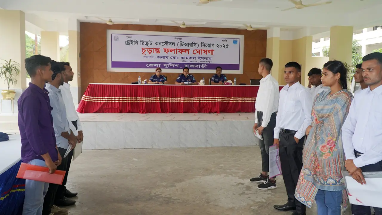 ‘প্রার্থীরা নিম্নবিত্ত পরিবারের সন্তান, মাত্র ১২০ টাকায় পেয়েছেন চাকরি’