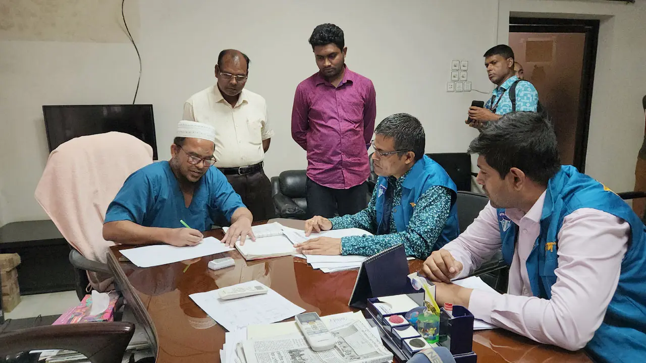 রাজবাড়ী সদর হাসপাতালে ২২ কেজি মাংসে ৭ কেজি কম পেয়েছে দুদক