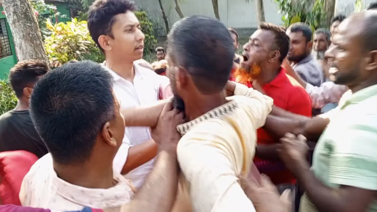 হত্যা মামলার আসামির বাড়িতে ভাঙচুর, বাধা দিতে গিয়ে মাথা ফাটলো এসআইয়ের