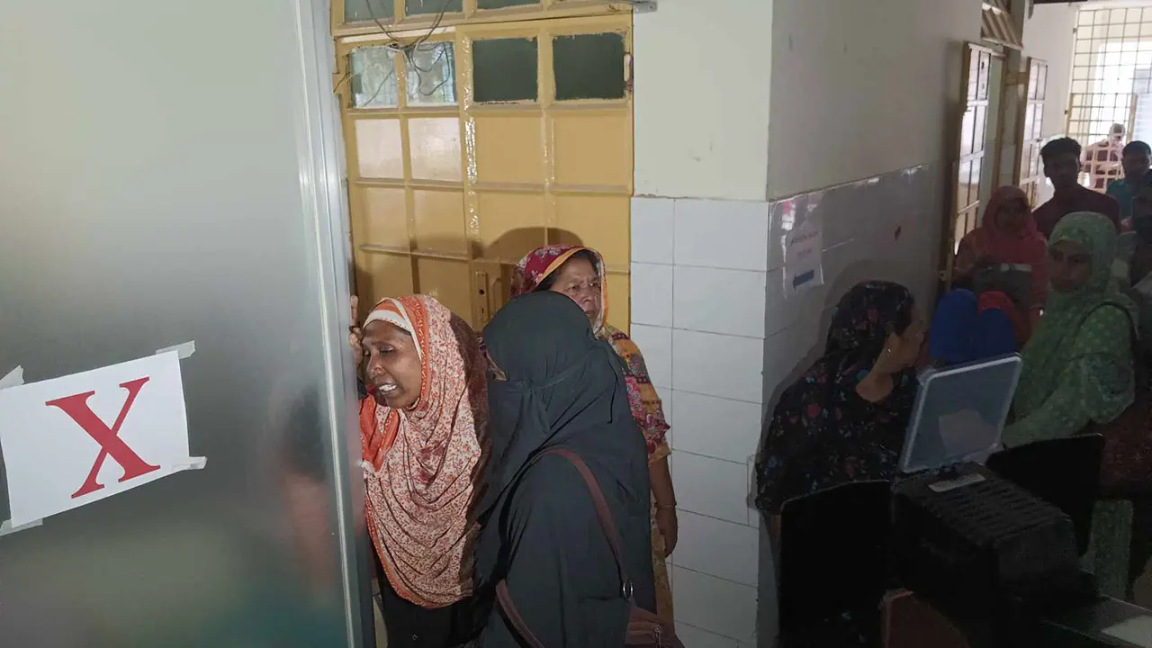 স্বামী মর্গে, মেয়ে আইসিইউতে, যন্ত্রণায় কাতরাচ্ছেন অন্তঃসত্ত্বা স্ত্রী