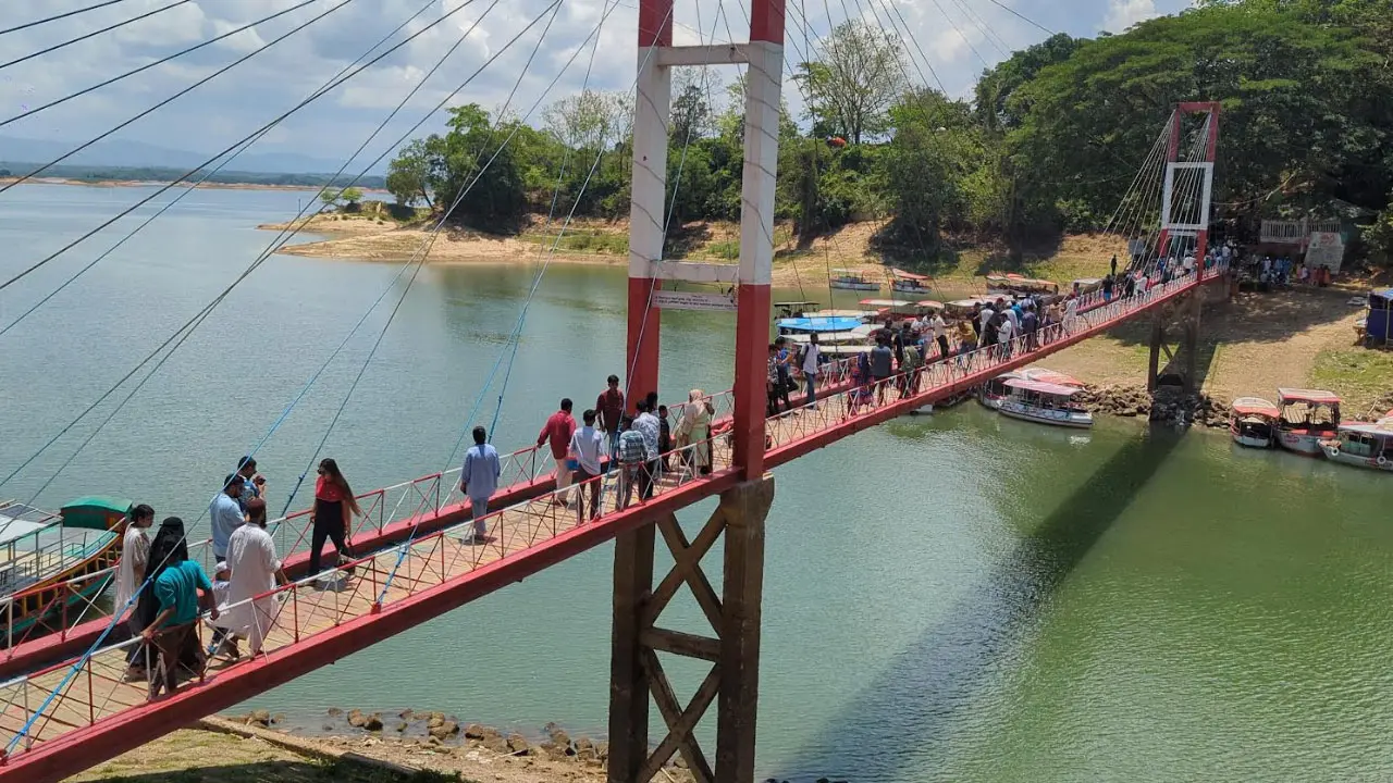 টানা ছুটিতে পর্যটকমুখর রাঙামাটি