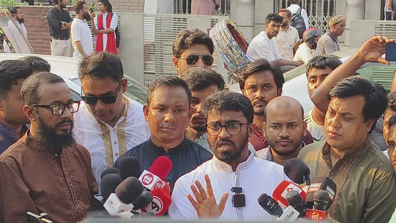 উপদেষ্টা ৪৮ ঘণ্টার মধ্যে পদত্যাগ না করলে আন্দোলন: রাশেদ খাঁন