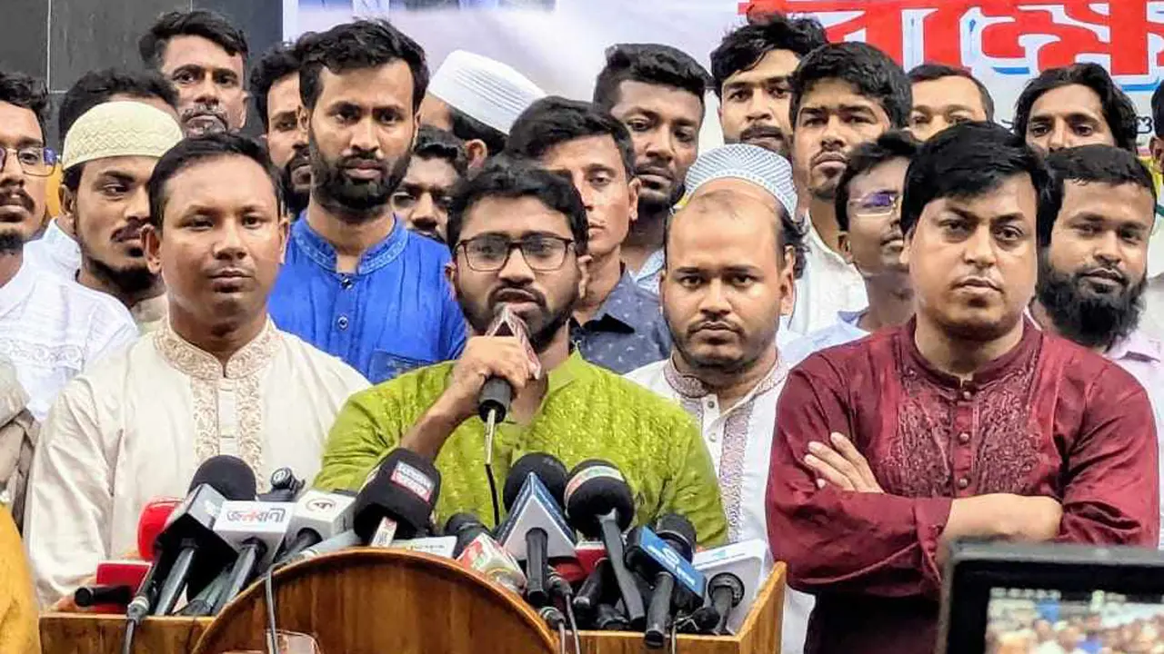 দায়িত্ব শেষ হওয়ার আগে ড. ইউনূসকে পদত্যাগ করতে দেব না : রাশেদ খান