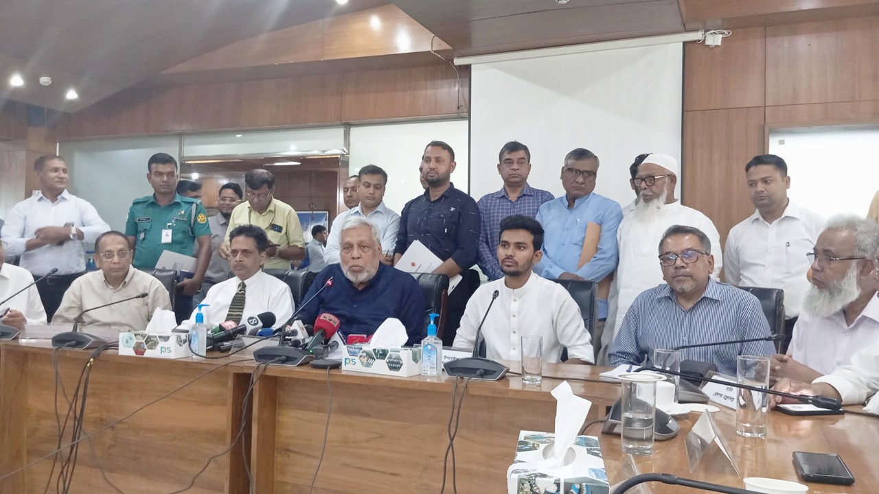 সড়কে কোরবানির পশুর হাট বসানো যাবে না : উপদেষ্টা