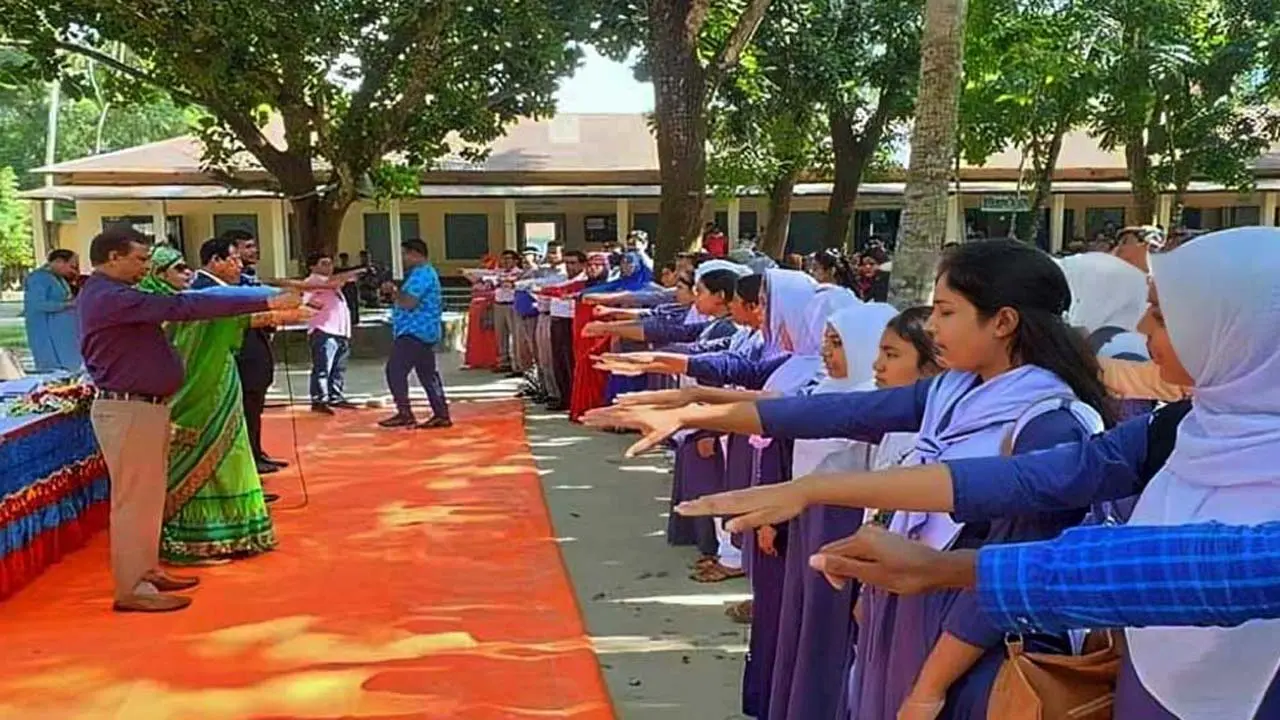 স্কুল-কলেজে সমাবেশে পাঠের জন্য নতুন শপথ ঘোষণা দিয়ে প্রজ্ঞাপন জারি