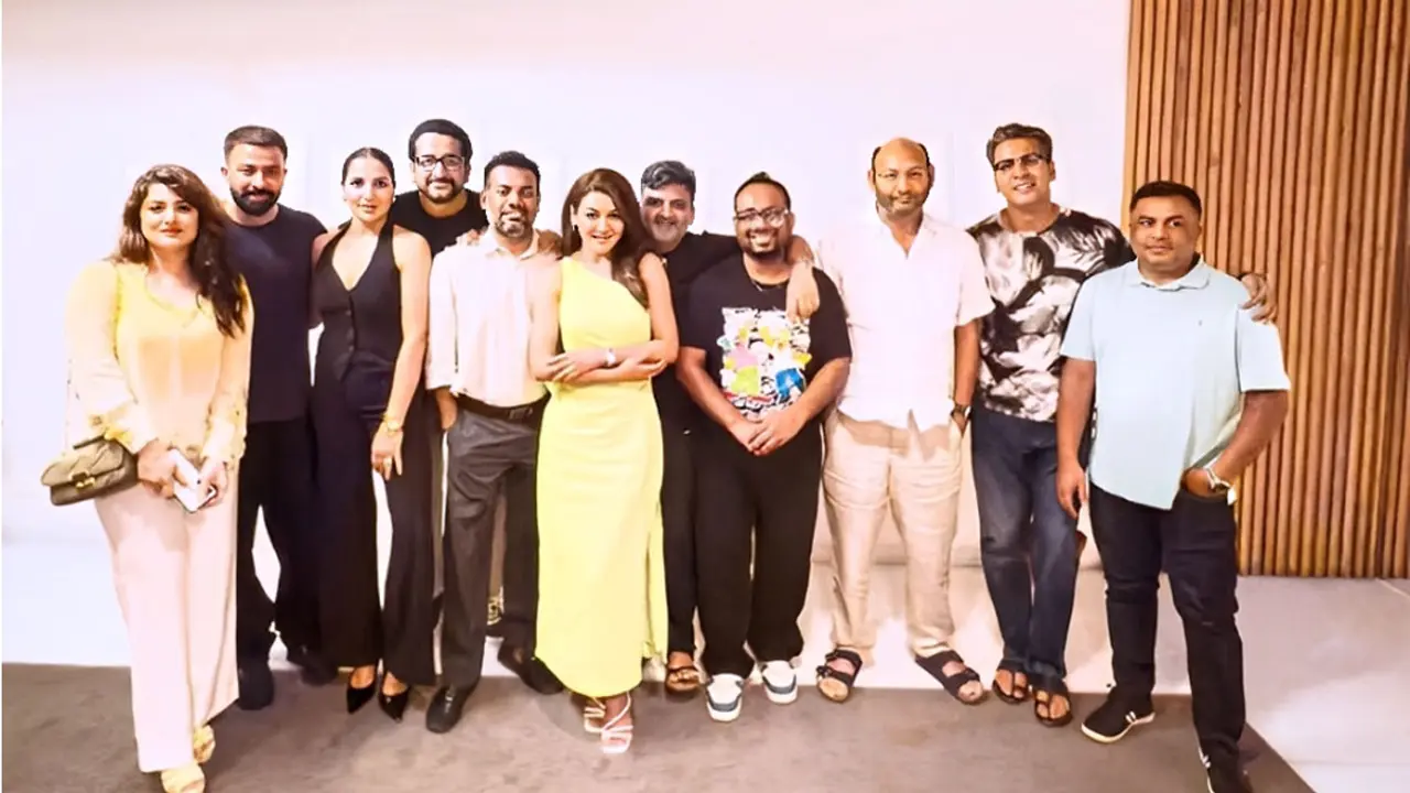 কলকাতায় পার্টিতে একসঙ্গে শাকিব-শ্রাবন্তী-জয়া-শুভশ্রী