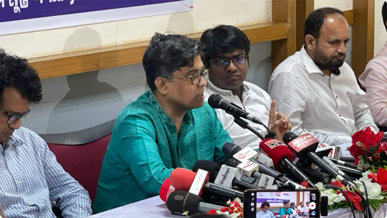সাংবাদিকের বিরুদ্ধে হত্যা মামলায় সরকার দায়ী নয় : শফিকুল আলম