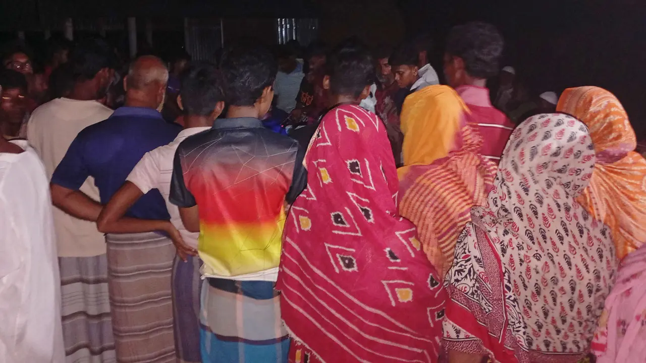 সিরাজগঞ্জে ট্রাকের ধাক্কায় মোটরসাইকেল আরোহী তিন যুবক নিহত