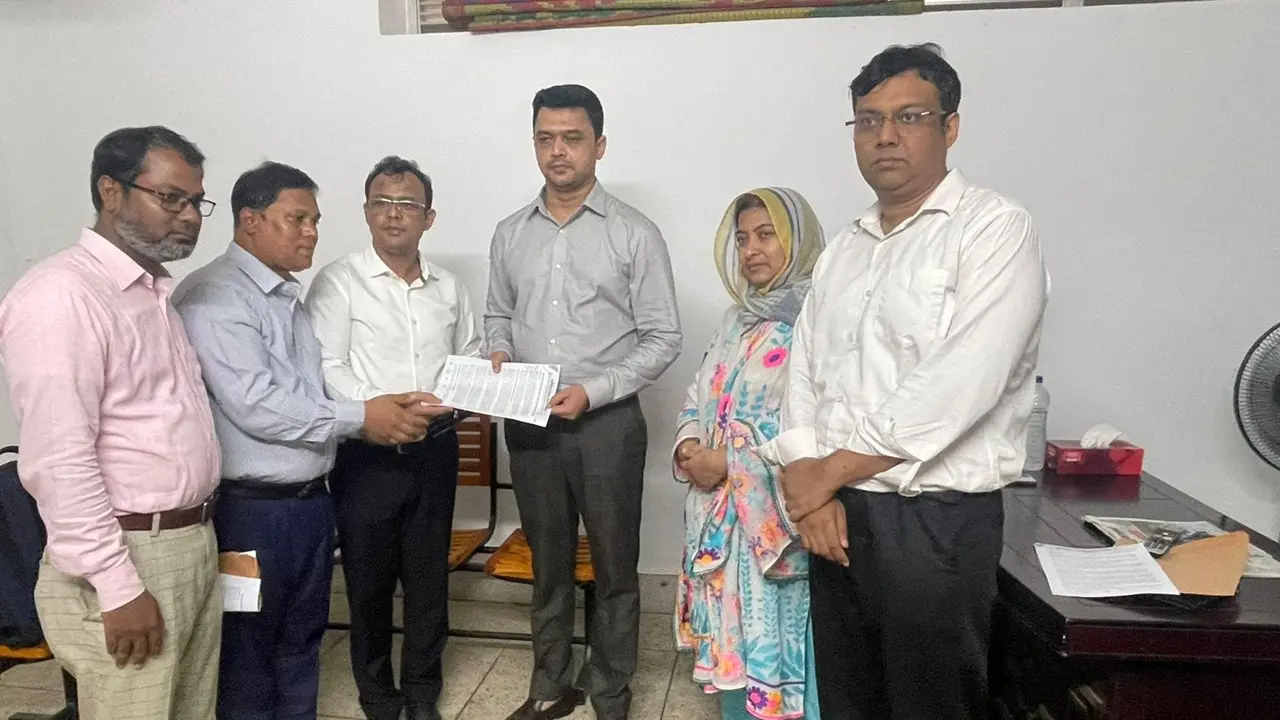 চার দাবিতে প্রধান উপদেষ্টার কাছে এনবিআর সংস্কার ঐক্য পরিষদের স্মারকলিপি