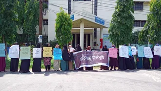সংস্কার কমিশন ও মৈত্রী যাত্রার বিরুদ্ধে শাবিপ্রবি ছাত্রীদের প্রতিবাদ