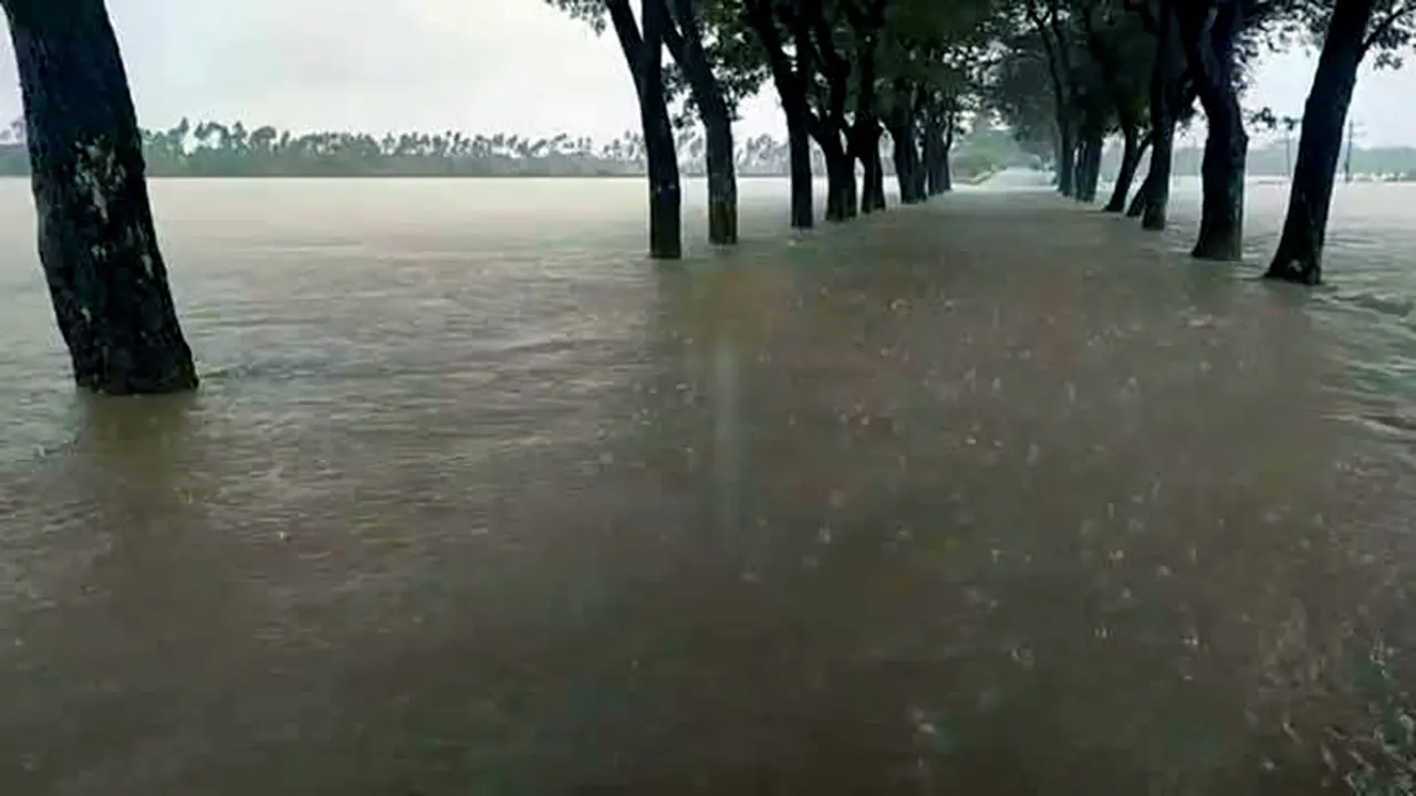 চেরাপুঞ্জিতে রেকর্ড বৃষ্টিপাত, পাহাড়ি ঢলে তলিয়ে গেছে গোয়াইনঘাট সড়ক
