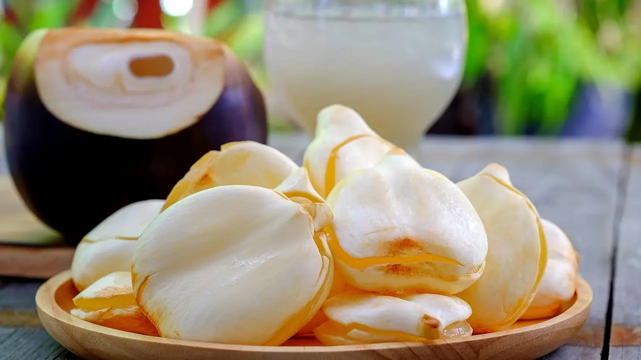 গরমে তালশাঁস খাওয়ার উপকারিতা জেনে নিন