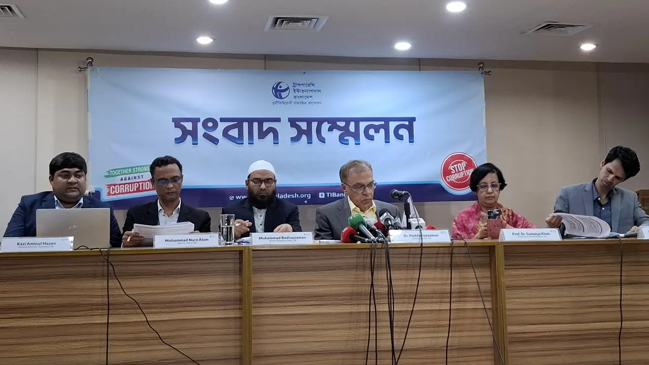 মোবাইল আর্থিক সেবার খরচ ব্যাংকের তুলনায় ৭-১৫ গুণ